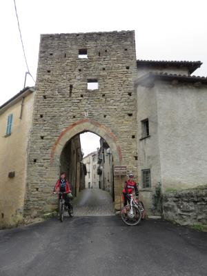 l'arco medioevale di Mombarcaro