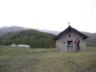 la chiesetta dell'Alpe d'Arguel